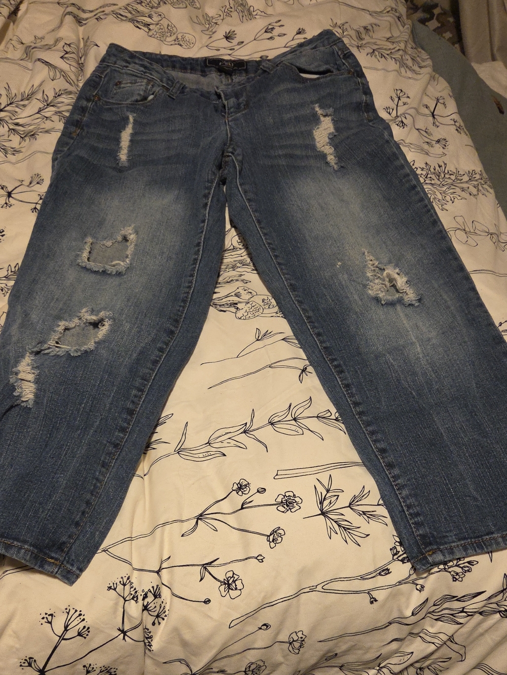 Cato Distressed Blue Capris Size 8 Womens